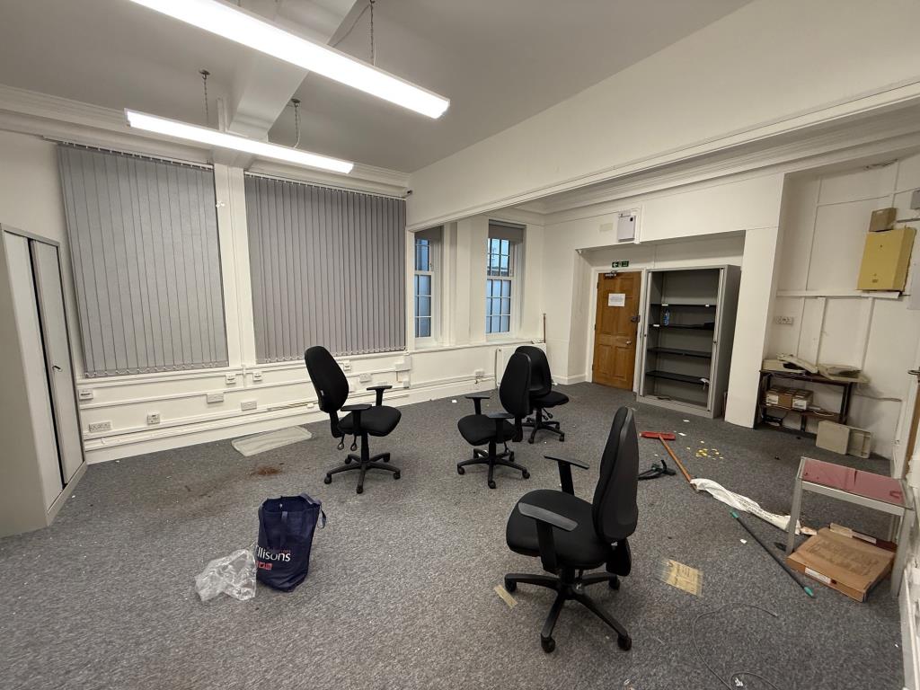 Lot: 70 - TOWN CENTRE COMMERCIAL PROPERTY - Example ground floor office